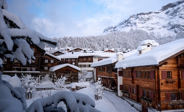 Snowy resort with snowy montains in the background